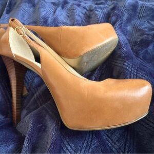 Guess leather platform pumps with buckle sz9.5M gently loved